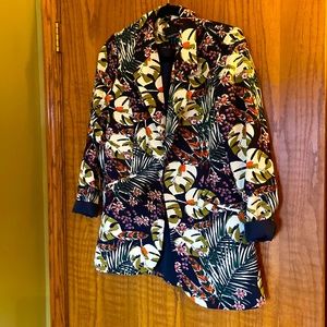 Longer beautiful flowered suit jacket